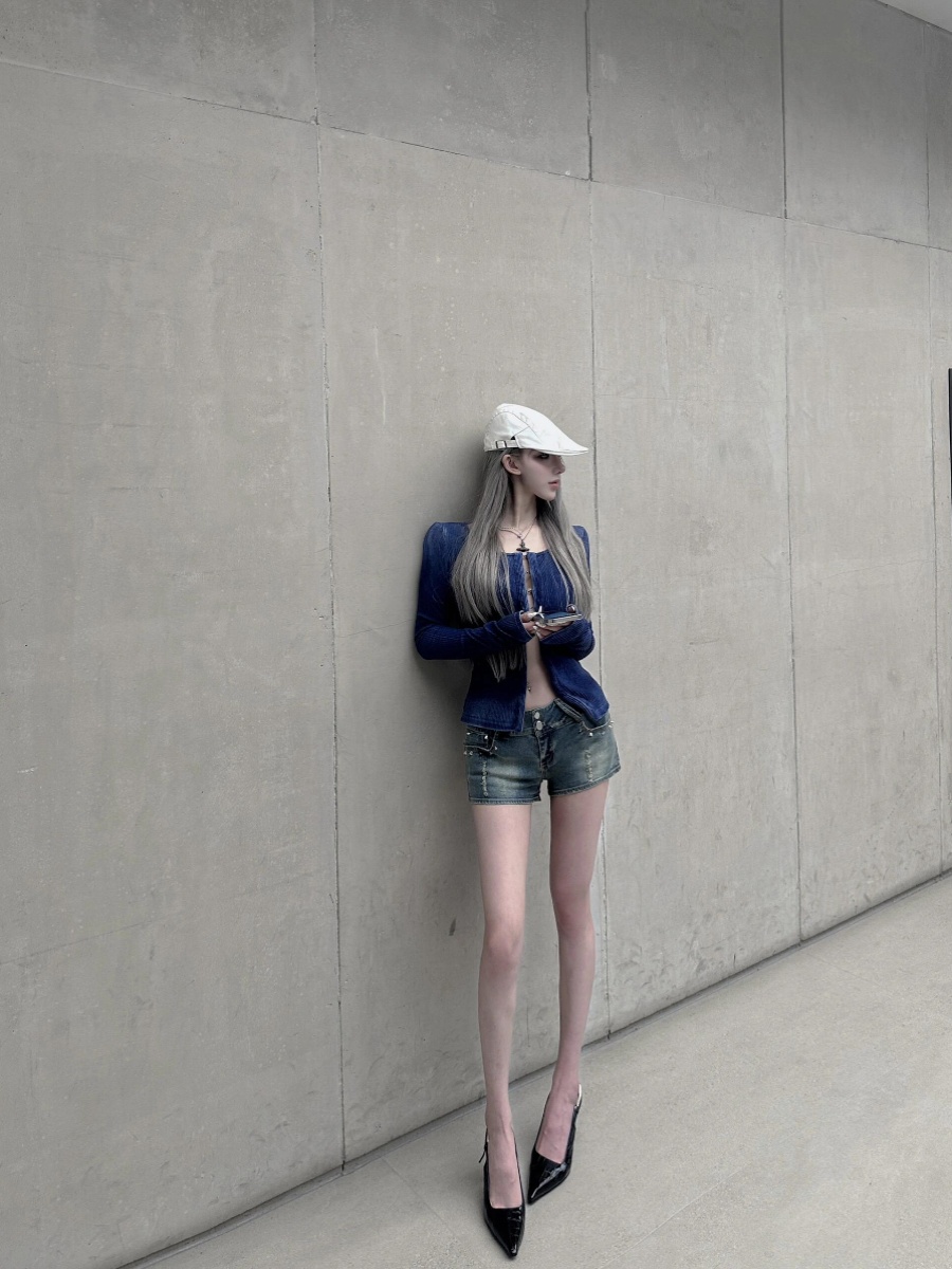 Eccentric American Style Low-Waist Ripped Denim Shorts - Flattering A-Line Sexy Hot Pants for Versatile Summer Fashion Eccentric American Style Low-Waist Ripped Denim Shorts - Flattering A-Line Sexy Hot Pants for Versatile Summer Fashion