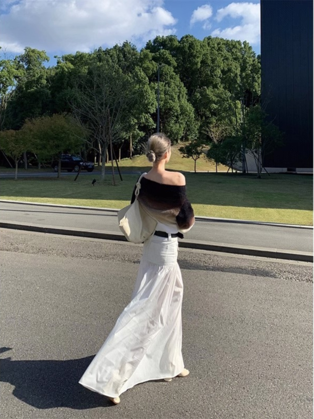 Eccentric Gradient One-Shoulder Sweater for Women - Autumn Off-Shoulder Long Sleeve Knit Top in Casual Style Eccentric Gradient One-Shoulder Sweater for Women - Autumn Off-Shoulder Long Sleeve Knit Top in Casual Style