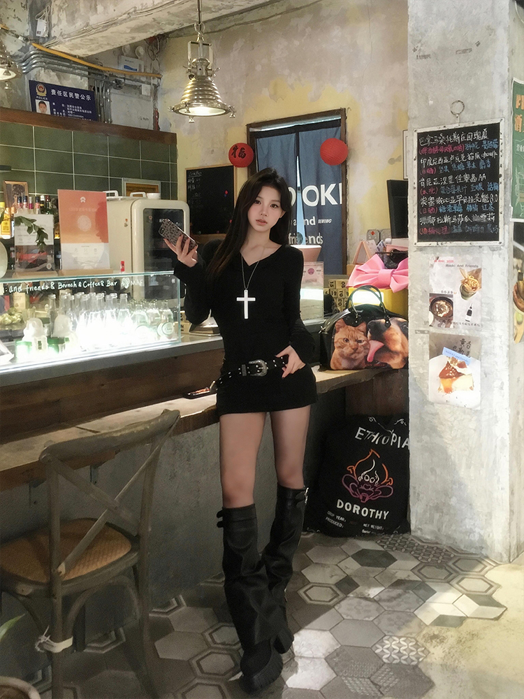 Eccentric Off-Shoulder Black Long Sleeve Dress with Waist-Cinching Design and Fitted Short Skirt - Sexy Figure-Flattering Style