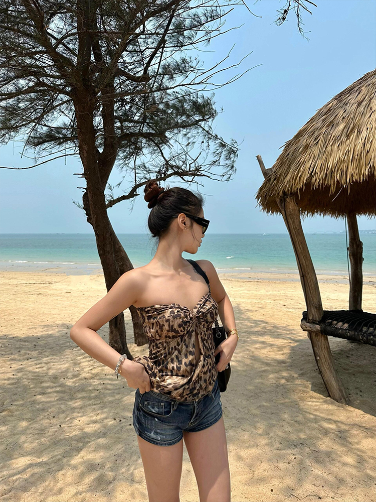 Eccentric Off-Shoulder Leopard Print Camisole Top - Retro Slim-Fit Versatile Women's Short Top - Y2K Fashion Favorite Eccentric Off-Shoulder Leopard Print Camisole Top - Retro Slim-Fit Versatile Women's Short Top - Y2K Fashion Favorite
