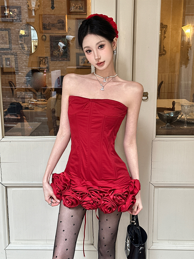 Eccentric Off-Shoulder Red Floral Fishbone Strapless Bodycon Dress with Waist-Cinching Slimming Effect for Spicy Girls