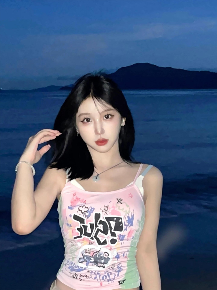 Eccentric Retro Graffiti Print Slim Fit Sleeveless Camisole Tank Top - Y2K Street Style Fashion Eccentric Retro Graffiti Print Slim Fit Sleeveless Camisole Tank Top - Y2K Street Style Fashion