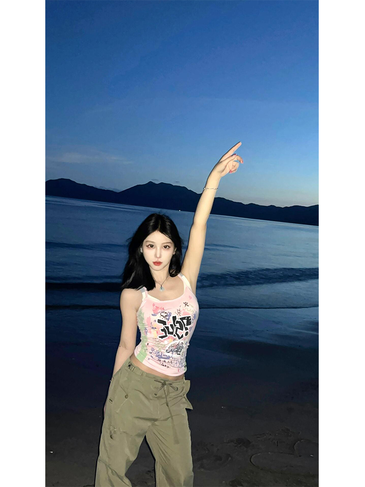 Eccentric Retro Graffiti Print Slim Fit Sleeveless Camisole Tank Top - Y2K Street Style Fashion Eccentric Retro Graffiti Print Slim Fit Sleeveless Camisole Tank Top - Y2K Street Style Fashion