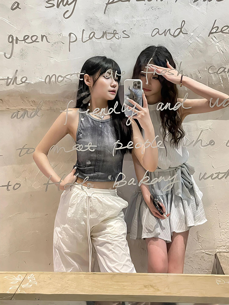 Eccentric Retro Ripped Sleeveless Vest - Slim Fit Cropped Belly-Baring Top for Women, Y2K Style Fashion Eccentric Retro Ripped Sleeveless Vest - Slim Fit Cropped Belly-Baring Top for Women, Y2K Style Fashion