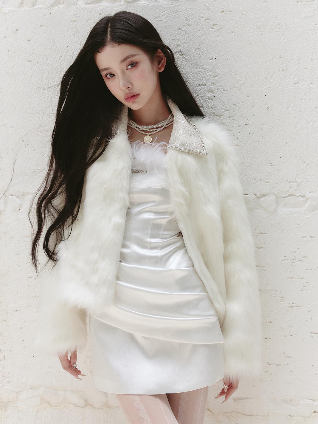 Eco-Friendly Faux Fur Plush Coat in Aristocratic First Snow Rabbit Style for Spring Summer - Chic 90s Inspired Fashion Eco-Friendly Faux Fur Plush Coat in Aristocratic First Snow Rabbit Style for Spring Summer - Chic 90s Inspired Fashion