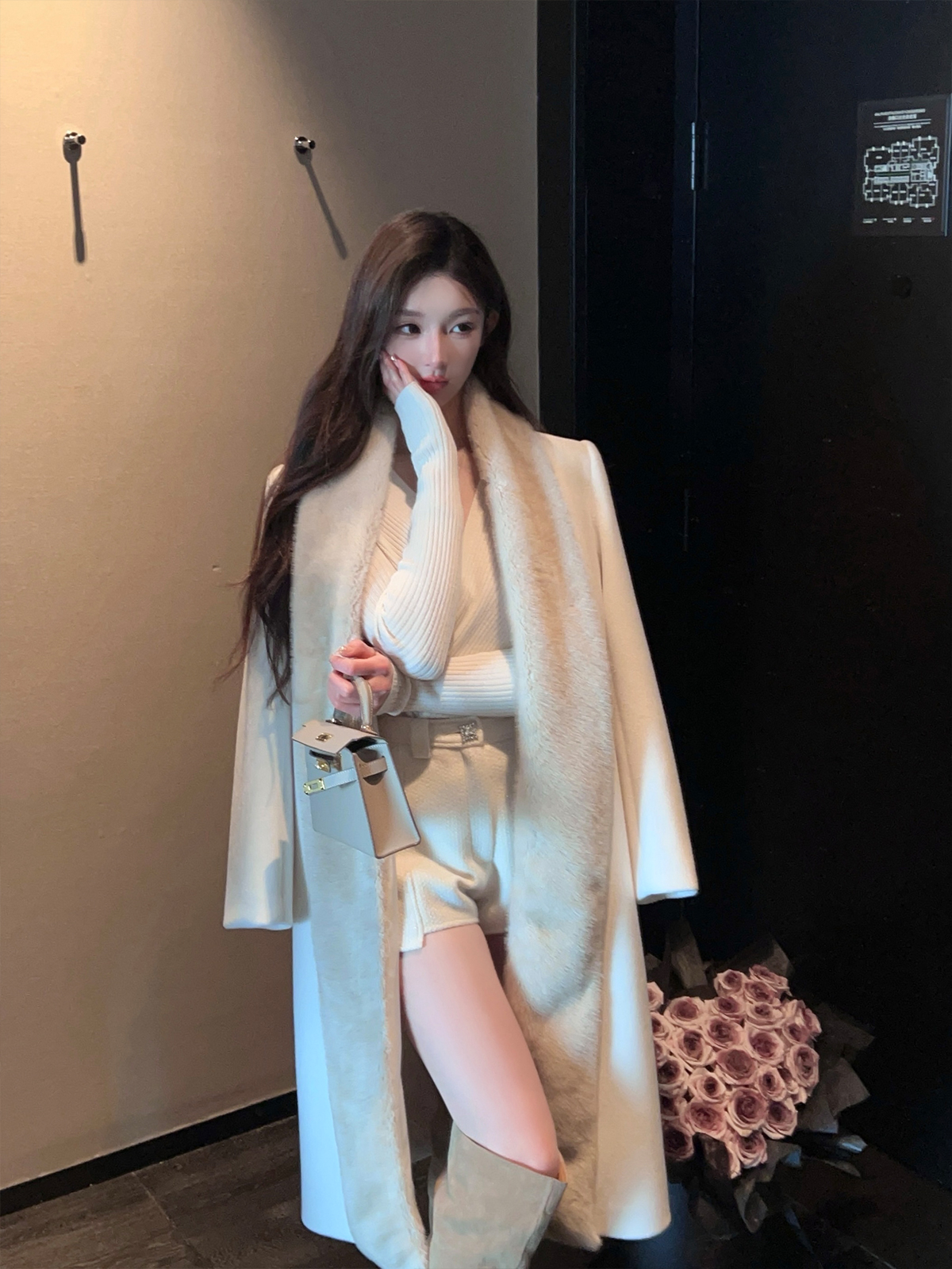 Eco-Friendly White Long Winter Coat for Women with Belt, Water Mink Fur Collar, Imitation Cashmere, Chic and Stylish Eco-Friendly White Long Winter Coat for Women with Belt, Water Mink Fur Collar, Imitation Cashmere, Chic and Stylish