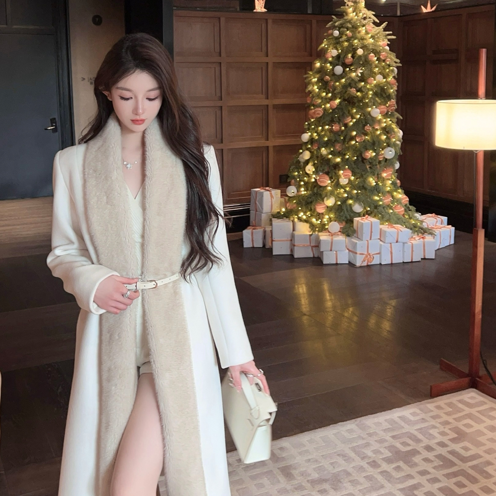 Eco-Friendly White Long Winter Coat for Women with Belt, Water Mink Fur Collar, Imitation Cashmere, Chic and Stylish