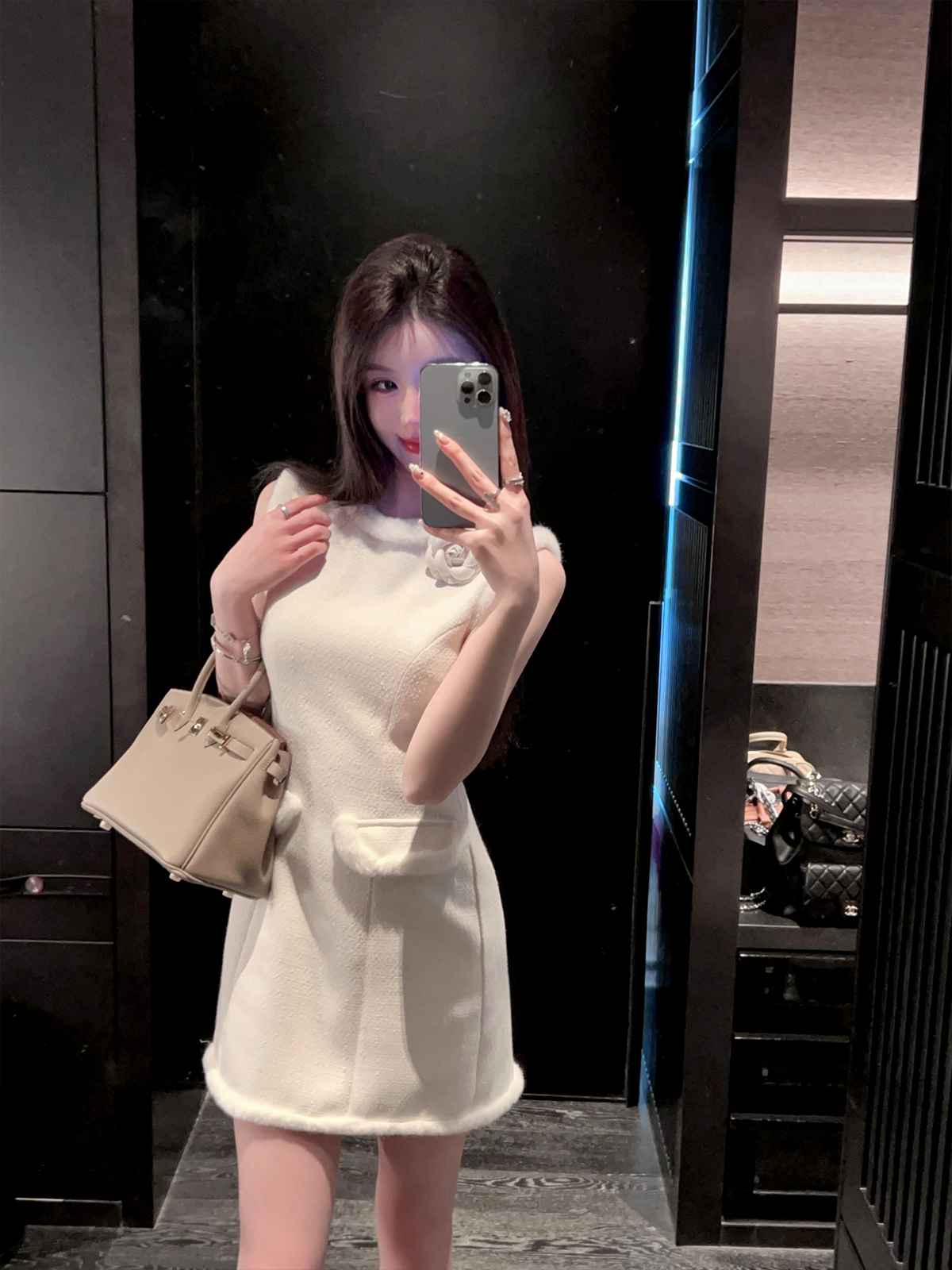 Eco-Friendly White Woolen Short Dress with Waist-Cinching Sleeveless Design and Floral Accents for Winter Fashion Eco-Friendly White Woolen Short Dress with Waist-Cinching Sleeveless Design and Floral Accents for Winter Fashion