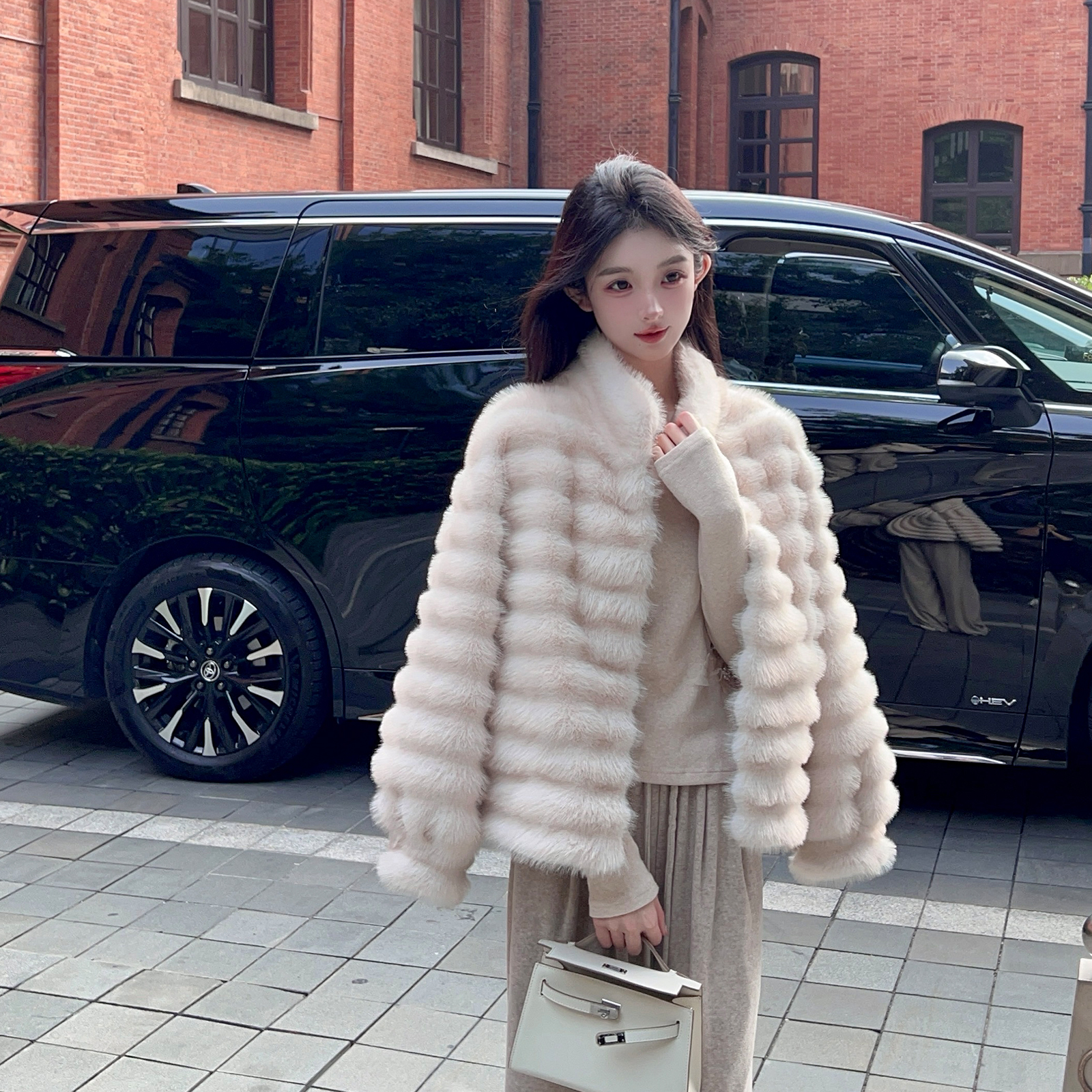 Eco-Friendly Women's Short Coat in Mink Fur with Suede Lining - Winter Fashion, Chic and Cozy Style