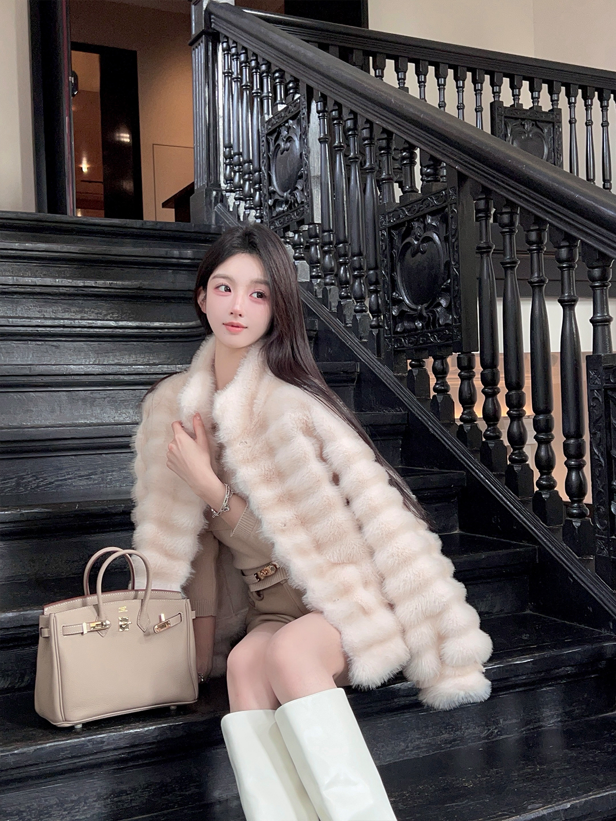 Eco-Friendly Women's Short Coat in Mink Fur with Suede Lining - Winter Fashion, Chic and Cozy Style Eco-Friendly Women's Short Coat in Mink Fur with Suede Lining - Winter Fashion, Chic and Cozy Style