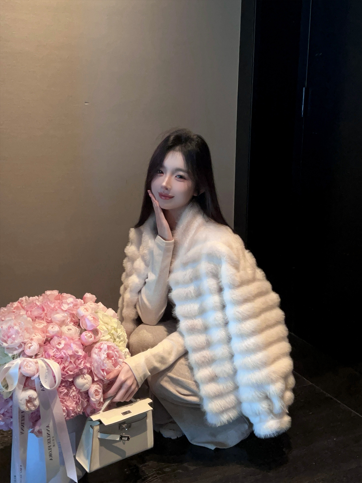 Eco-Friendly Women's Short Coat in Mink Fur with Suede Lining - Winter Fashion, Chic and Cozy Style Eco-Friendly Women's Short Coat in Mink Fur with Suede Lining - Winter Fashion, Chic and Cozy Style