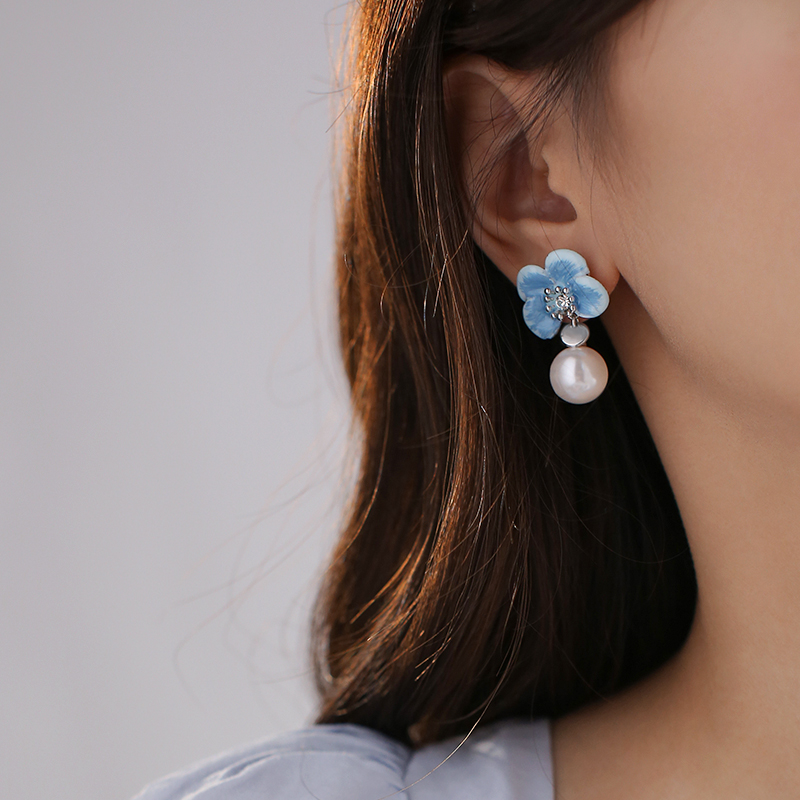 Elegant 3D Flower Pearl Earrings for Women, French Light Luxury Design, Chic Socialite Accessories, Trendy 2025 Style Elegant 3D Flower Pearl Earrings for Women, French Light Luxury Design, Chic Socialite Accessories, Trendy 2025 Style