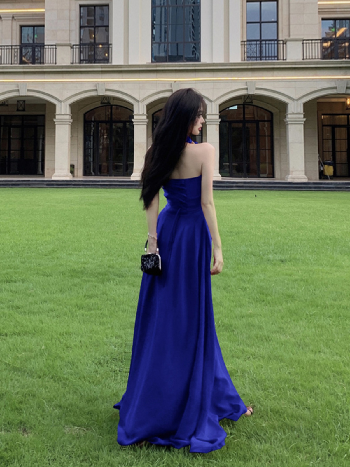 Elegant Blue Halter Chiffon Long Dress with Draped Effect - Floor-Length Vacation Style Gown for Women Elegant Blue Halter Chiffon Long Dress with Draped Effect - Floor-Length Vacation Style Gown for Women