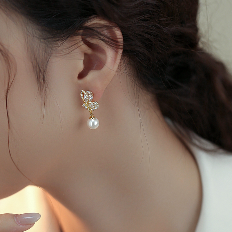 Elegant Butterfly Pearl Earrings for Women - Unique Niche Design, Stylish 2025 Accessories for Autumn and Winter Fashion