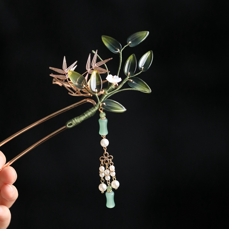 Elegant Chinese-Style Bamboo Leaf Hairpin with Tassels for Updos - High-End Ancient Design with Cool Vibe Elegant Chinese-Style Bamboo Leaf Hairpin with Tassels for Updos - High-End Ancient Design with Cool Vibe