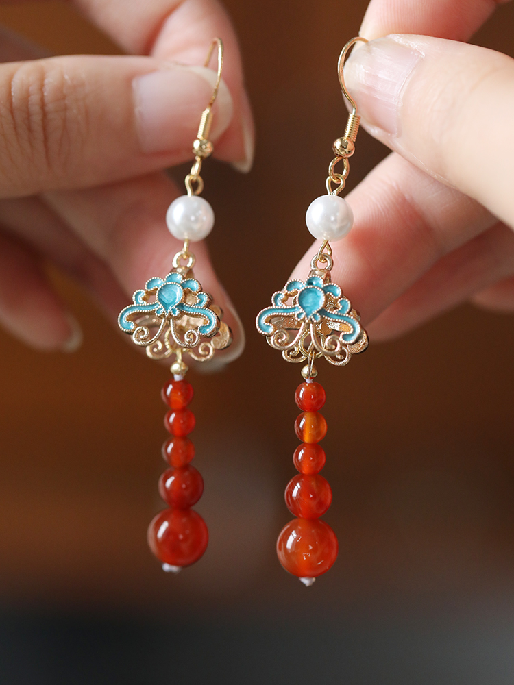 Elegant Chinese-Style Cheongsam Drop Earrings with Small Tassels - Red Wedding Accessories for Brides and Classic Occasions Elegant Chinese-Style Cheongsam Drop Earrings with Small Tassels - Red Wedding Accessories for Brides and Classic Occasions