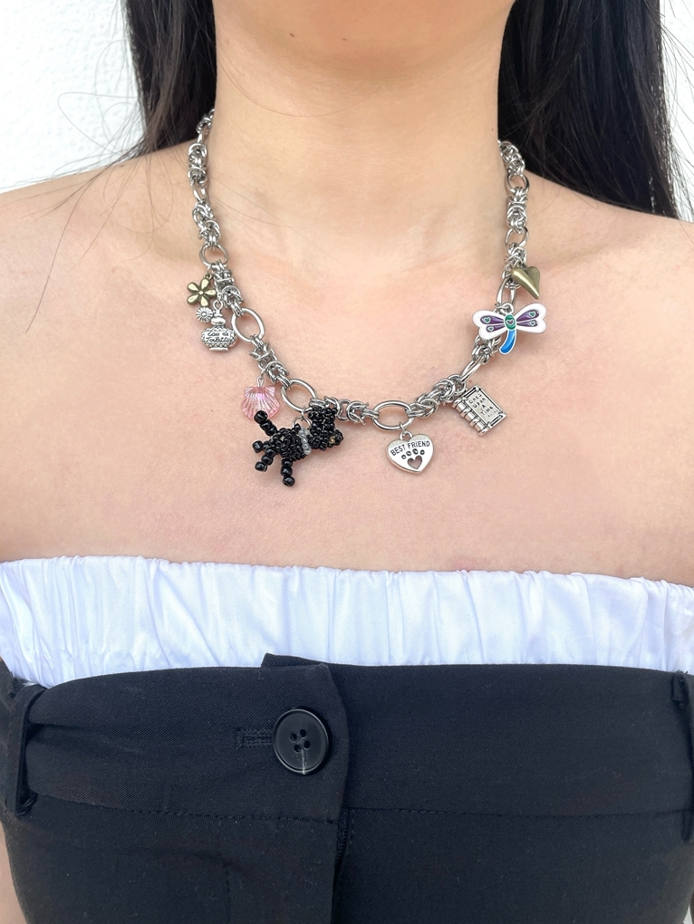Elegant Clavicle Necklace with Various Pendant Dog Shell Beads - Chic Choker for a Spicy Sweet Cool Style