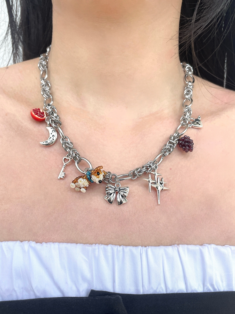 Elegant Clavicle Necklace with Various Pendant Dog Shell Beads - Chic Choker for a Spicy Sweet Cool Style Elegant Clavicle Necklace with Various Pendant Dog Shell Beads - Chic Choker for a Spicy Sweet Cool Style