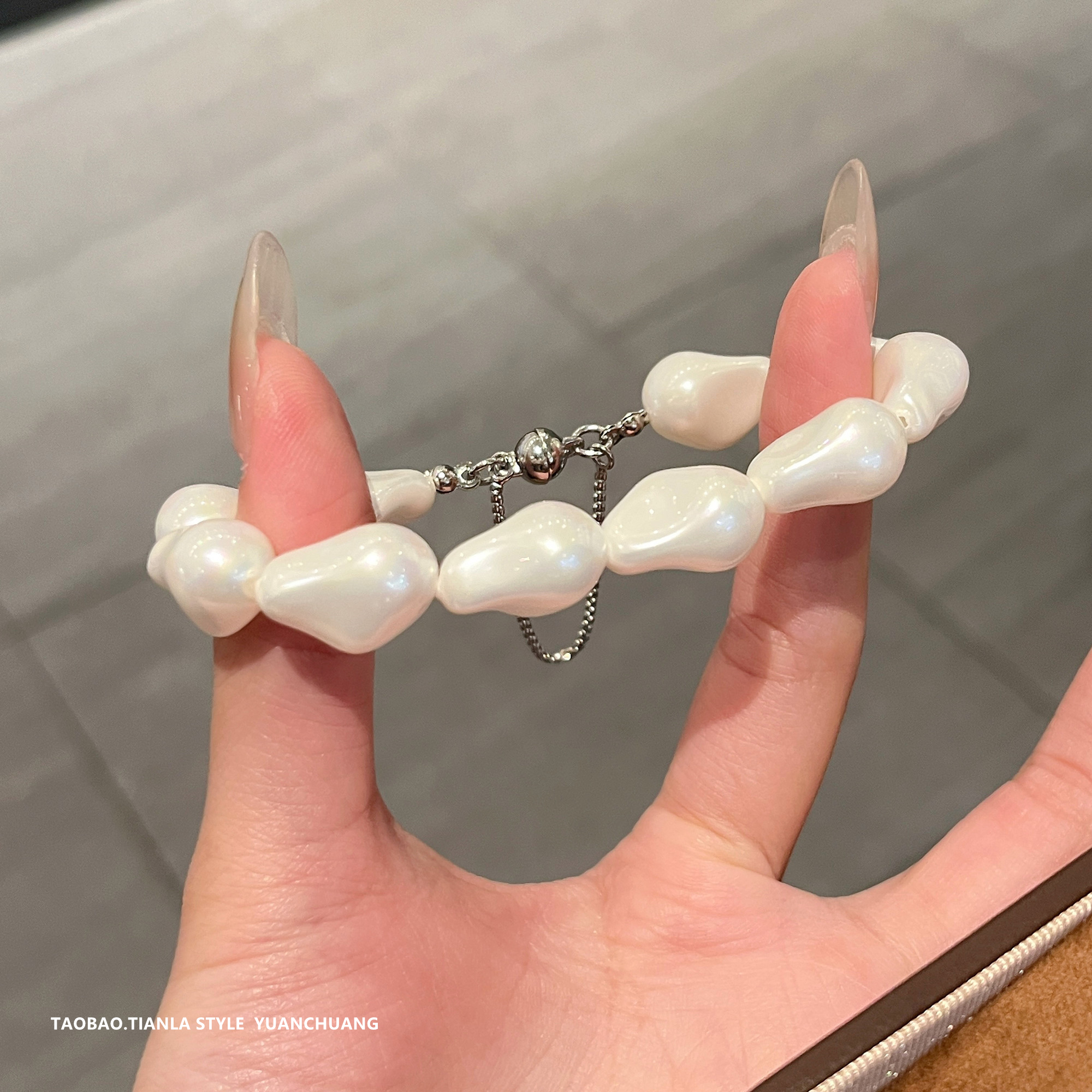 Elegant Cream White Pearl Bracelet for Women - Luxury High-End Wrist Accessory, Perfect for Chic and Sophisticated Style Elegant Cream White Pearl Bracelet for Women - Luxury High-End Wrist Accessory, Perfect for Chic and Sophisticated Style