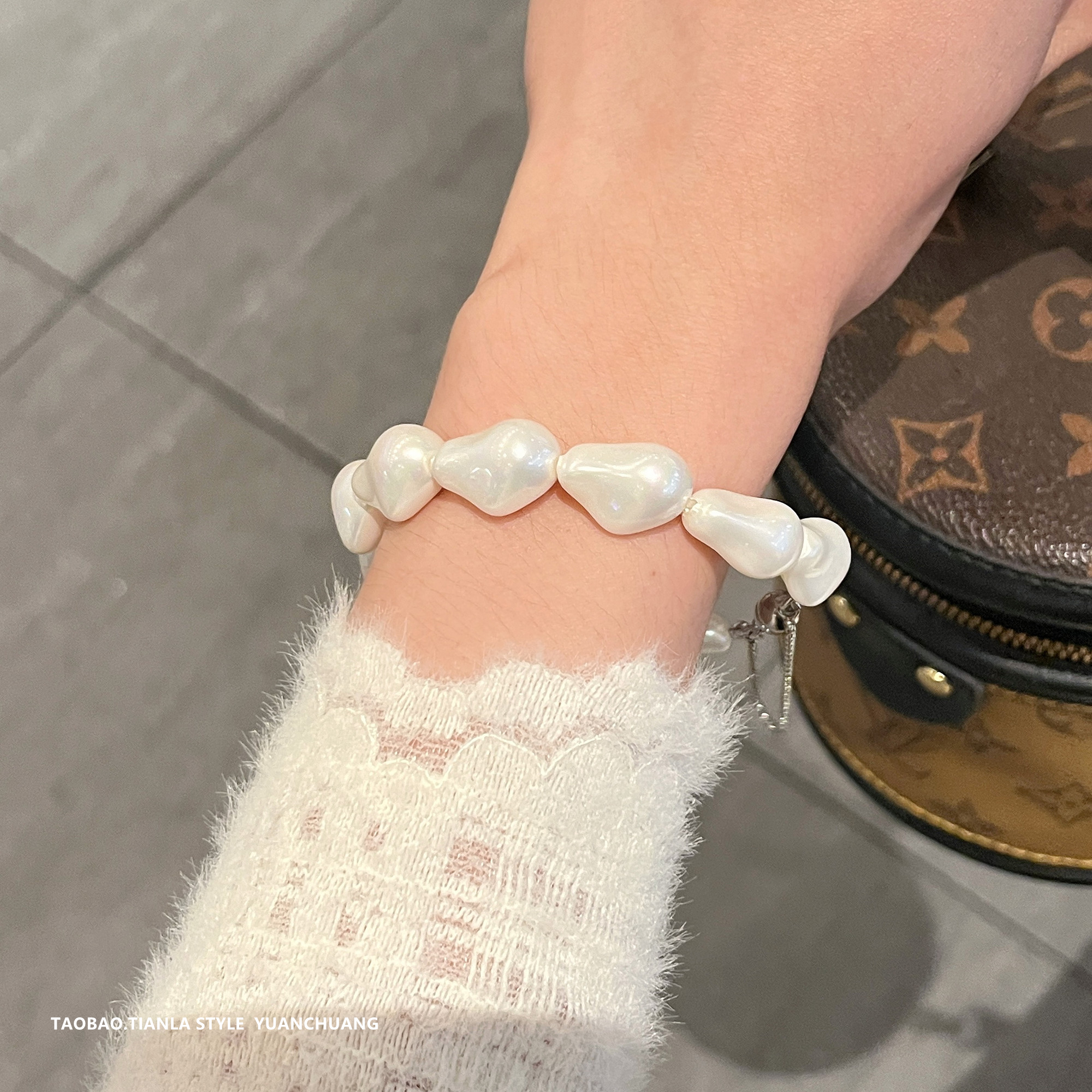 Elegant Cream White Pearl Bracelet for Women - Luxury High-End Wrist Accessory, Perfect for Chic and Sophisticated Style Elegant Cream White Pearl Bracelet for Women - Luxury High-End Wrist Accessory, Perfect for Chic and Sophisticated Style