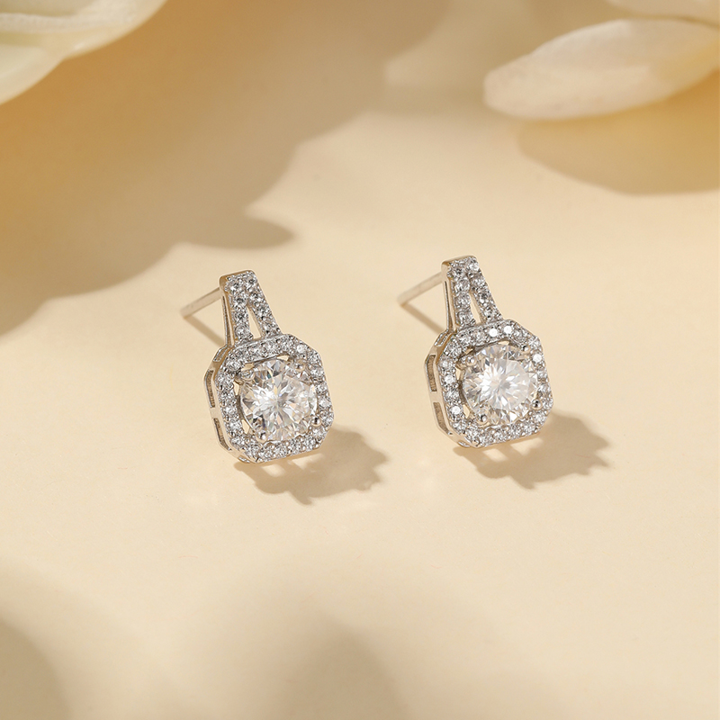 Elegant Diamond-Studded Square Earrings for Women - Classy High-End Studs, Exquisite Fashion Accessories