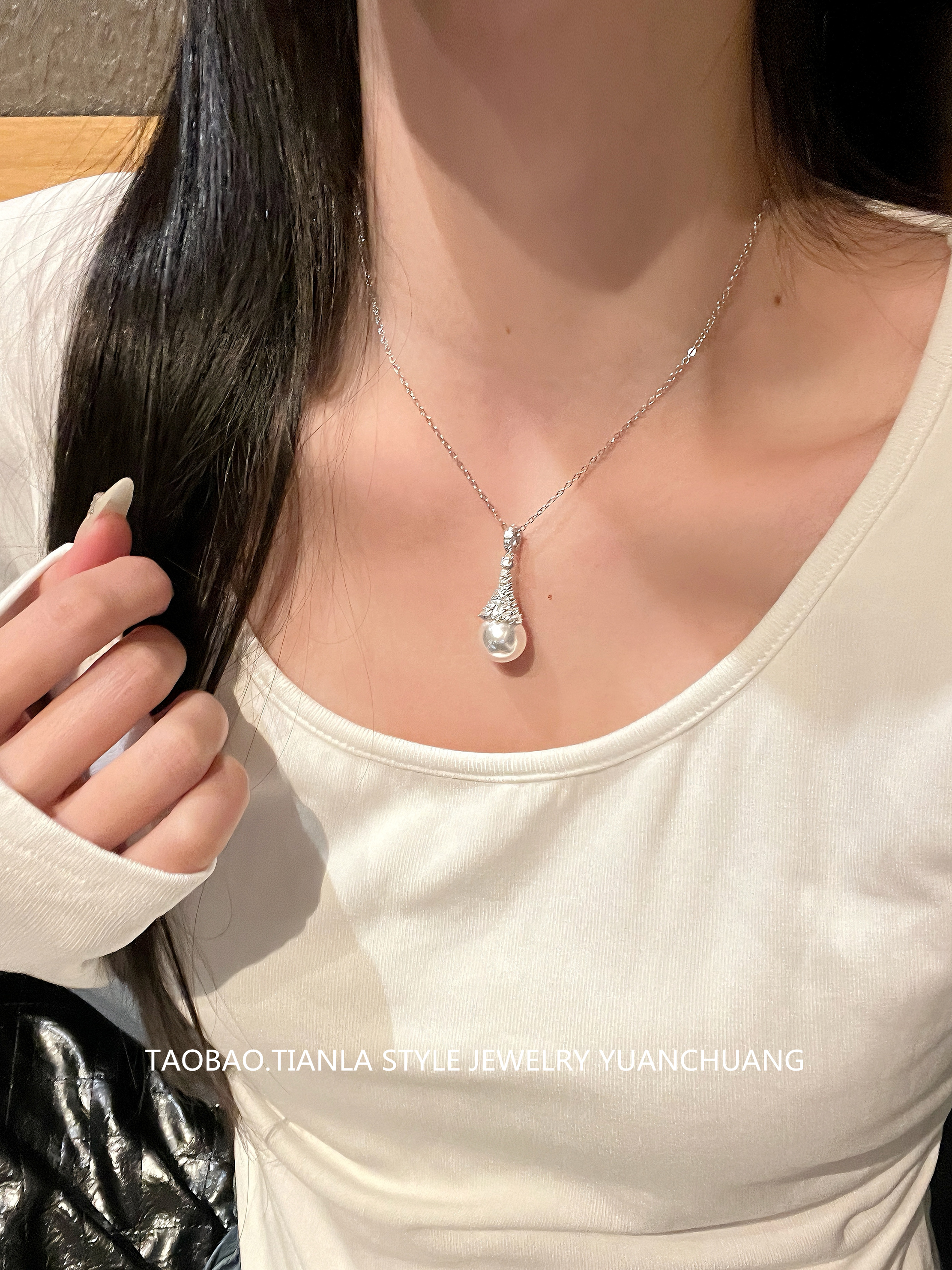 Elegant Flashing Diamond Snow Tower Pearl Necklace for Women, Pure Silver Collarbone Chain, Light Luxury, Exquisite Design Elegant Flashing Diamond Snow Tower Pearl Necklace for Women, Pure Silver Collarbone Chain, Light Luxury, Exquisite Design