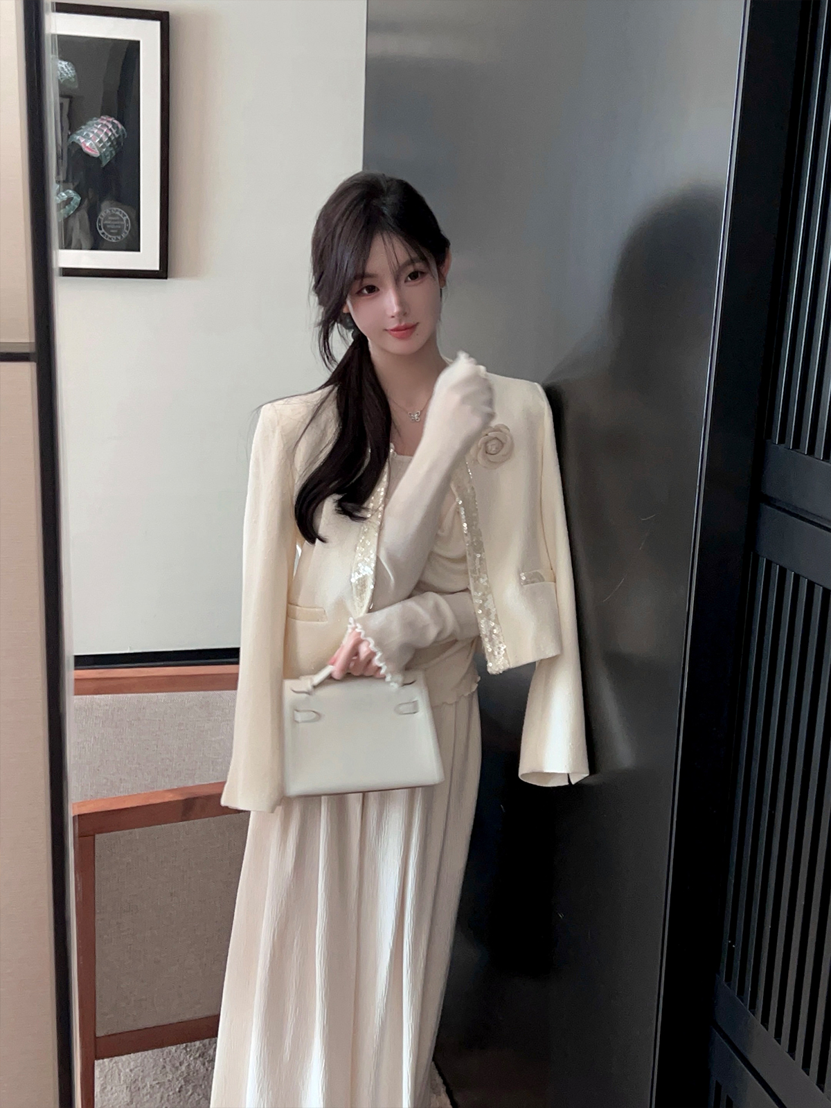 Elegant Floral Design Short White Woolen Coat for Women - Winter Fashion Outerwear for Chic Style Elegant Floral Design Short White Woolen Coat for Women - Winter Fashion Outerwear for Chic Style