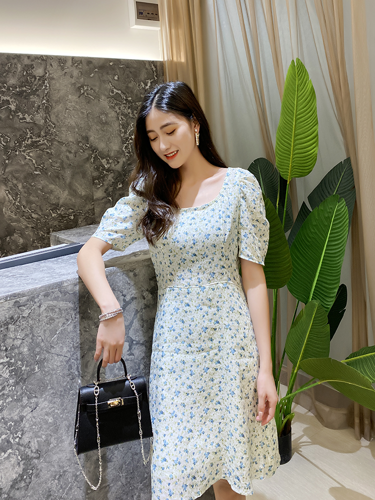 Elegant Floral Pleated Square Neck Dress - Summer Korean Style Waist-Defining Slimming Casual Dress for Women Elegant Floral Pleated Square Neck Dress - Summer Korean Style Waist-Defining Slimming Casual Dress for Women