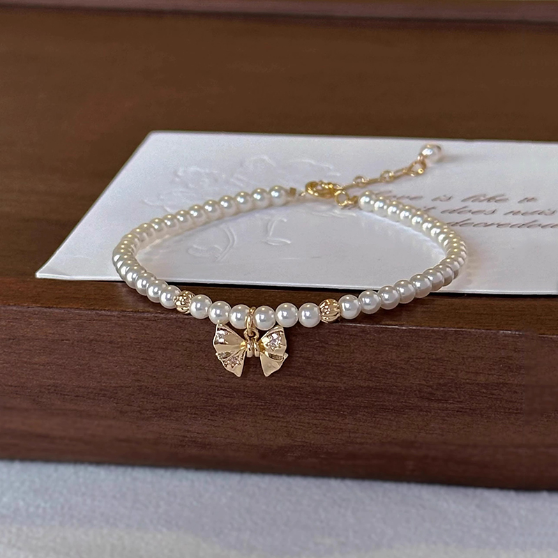 Elegant French Bow Pearl Bracelet - Classy High-End Accessory with Designer Touch for Chic Style