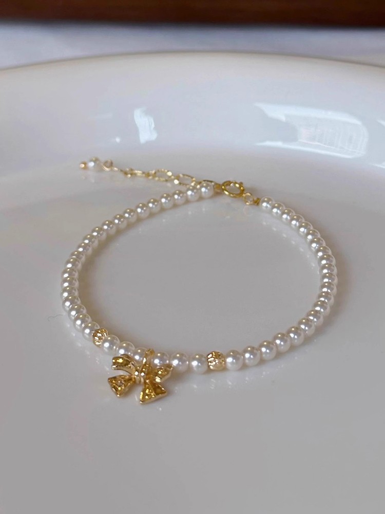 Elegant French Bow Pearl Bracelet - Classy High-End Accessory with Designer Touch for Chic Style Elegant French Bow Pearl Bracelet - Classy High-End Accessory with Designer Touch for Chic Style