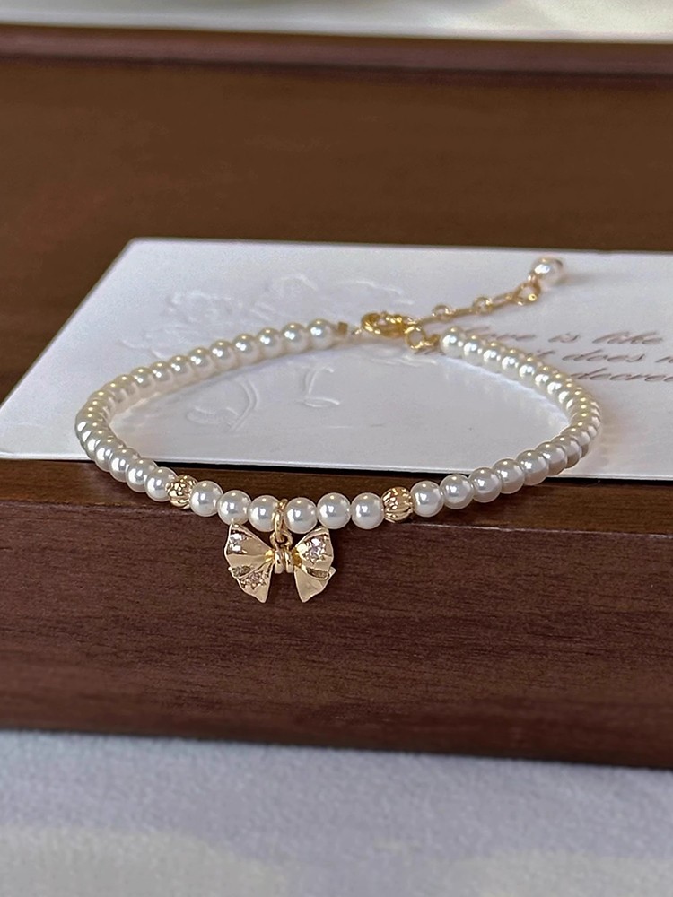 Elegant French Bow Pearl Bracelet - Classy High-End Accessory with Designer Touch for Chic Style