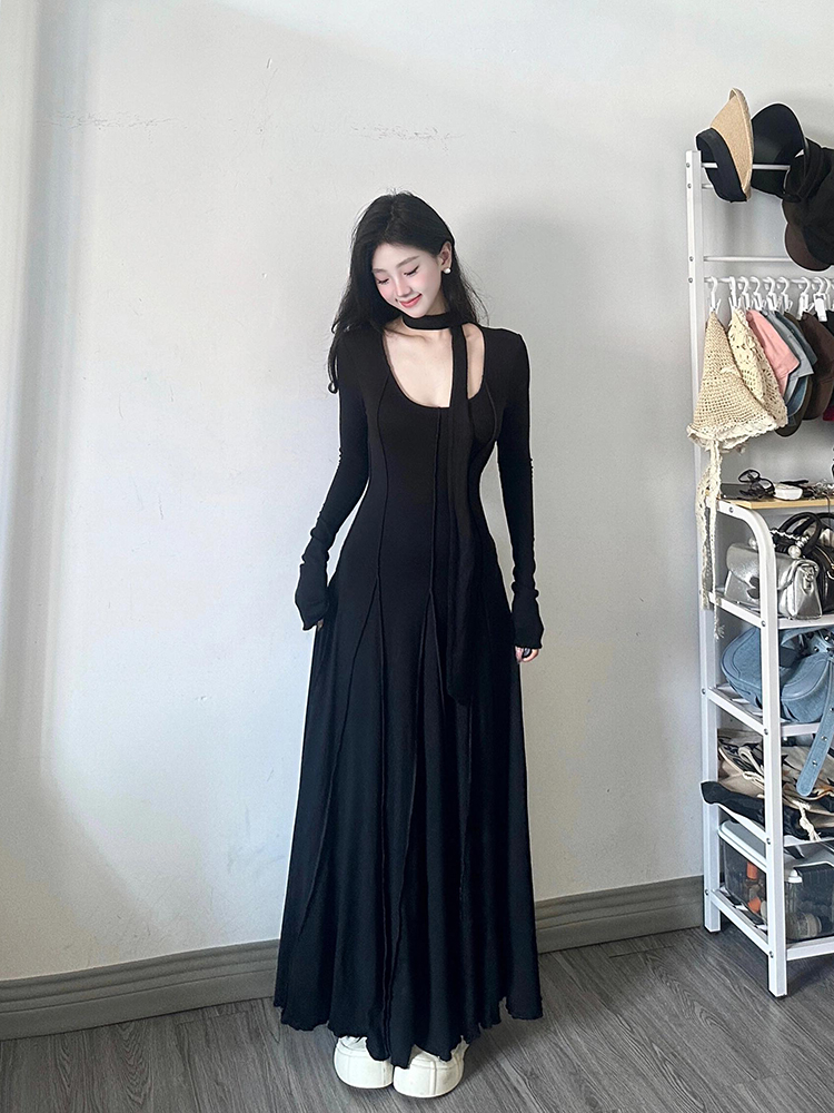 Elegant French Hepburn Style Black Knitted Dress for Women - Waist-Cinching Slim Fit Long Dress for Early Spring Fashion Elegant French Hepburn Style Black Knitted Dress for Women - Waist-Cinching Slim Fit Long Dress for Early Spring Fashion