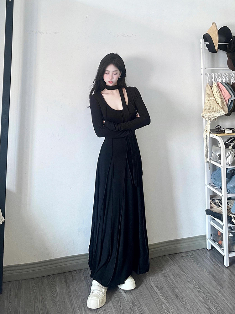 Elegant French Hepburn Style Black Knitted Dress for Women - Waist-Cinching Slim Fit Long Dress for Early Spring Fashion Elegant French Hepburn Style Black Knitted Dress for Women - Waist-Cinching Slim Fit Long Dress for Early Spring Fashion