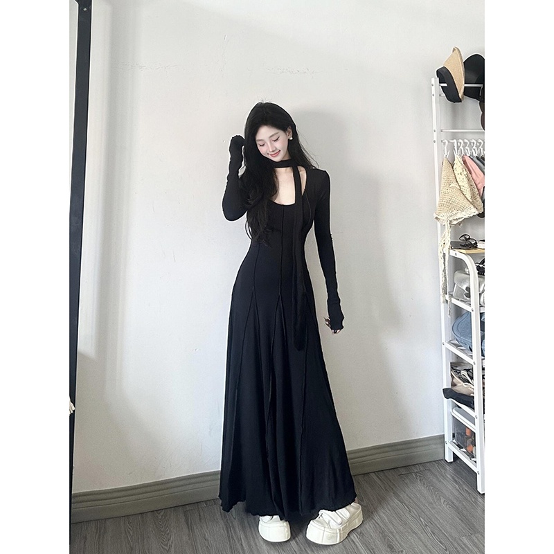 Elegant French Hepburn Style Black Knitted Dress for Women - Waist-Cinching Slim Fit Long Dress for Early Spring Fashion