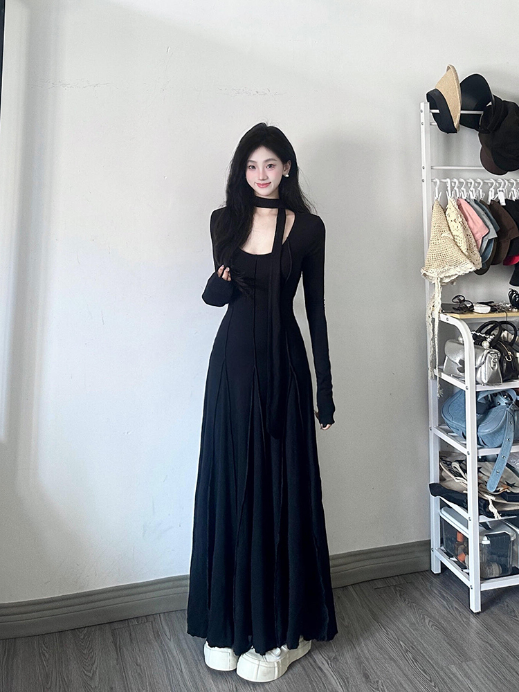 Elegant French Hepburn Style Black Knitted Dress for Women - Waist-Cinching Slim Fit Long Dress for Early Spring Fashion Elegant French Hepburn Style Black Knitted Dress for Women - Waist-Cinching Slim Fit Long Dress for Early Spring Fashion