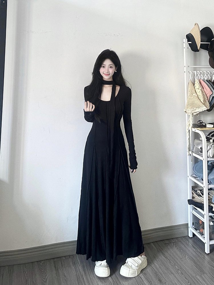 Elegant French Hepburn Style Black Knitted Dress for Women - Waist-Cinching Slim Fit Long Dress for Early Spring Fashion Elegant French Hepburn Style Black Knitted Dress for Women - Waist-Cinching Slim Fit Long Dress for Early Spring Fashion