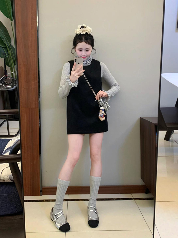 Elegant French-Style Black Wool Vest Dress with Half-High Collar and Lace Knitted Base for Winter Fashion Elegant French-Style Black Wool Vest Dress with Half-High Collar and Lace Knitted Base for Winter Fashion
