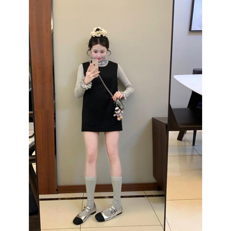 Elegant French-Style Black Wool Vest Dress with Half-High Collar and Lace Knitted Base for Winter Fashion Elegant French-Style Black Wool Vest Dress with Half-High Collar and Lace Knitted Base for Winter Fashion