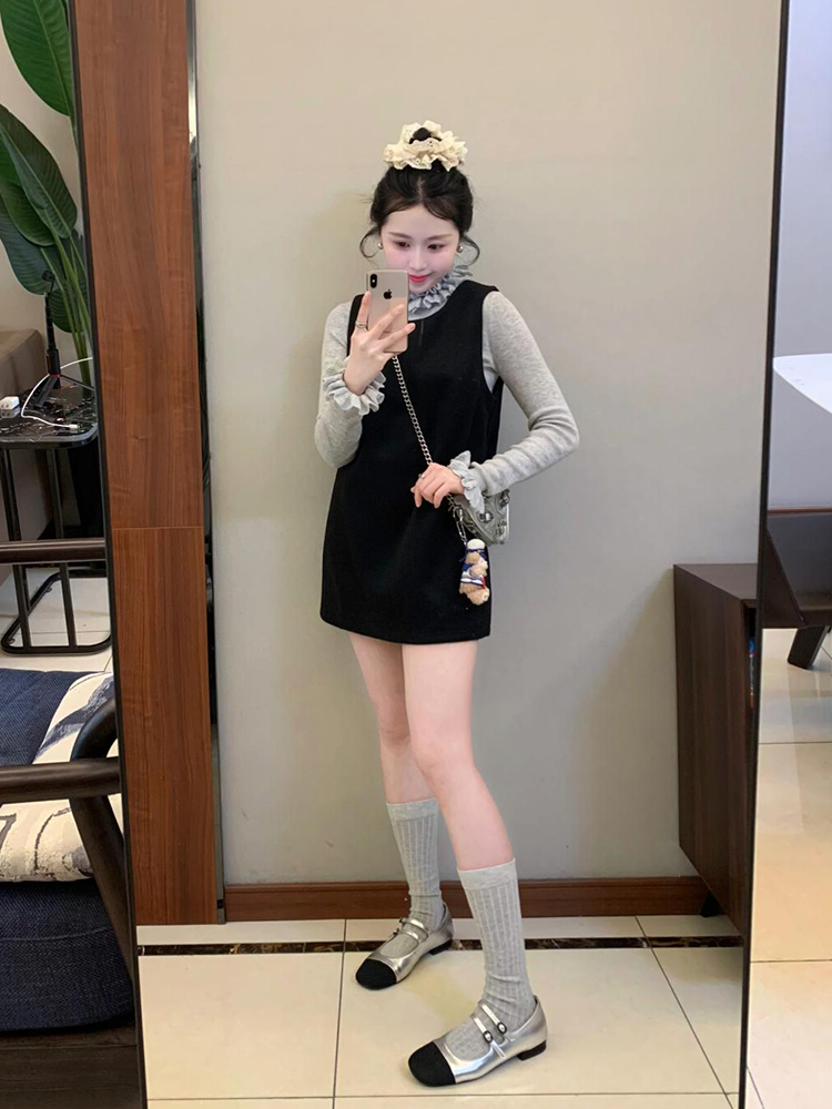 Elegant French-Style Black Wool Vest Dress with Half-High Collar and Lace Knitted Base for Winter Fashion Elegant French-Style Black Wool Vest Dress with Half-High Collar and Lace Knitted Base for Winter Fashion