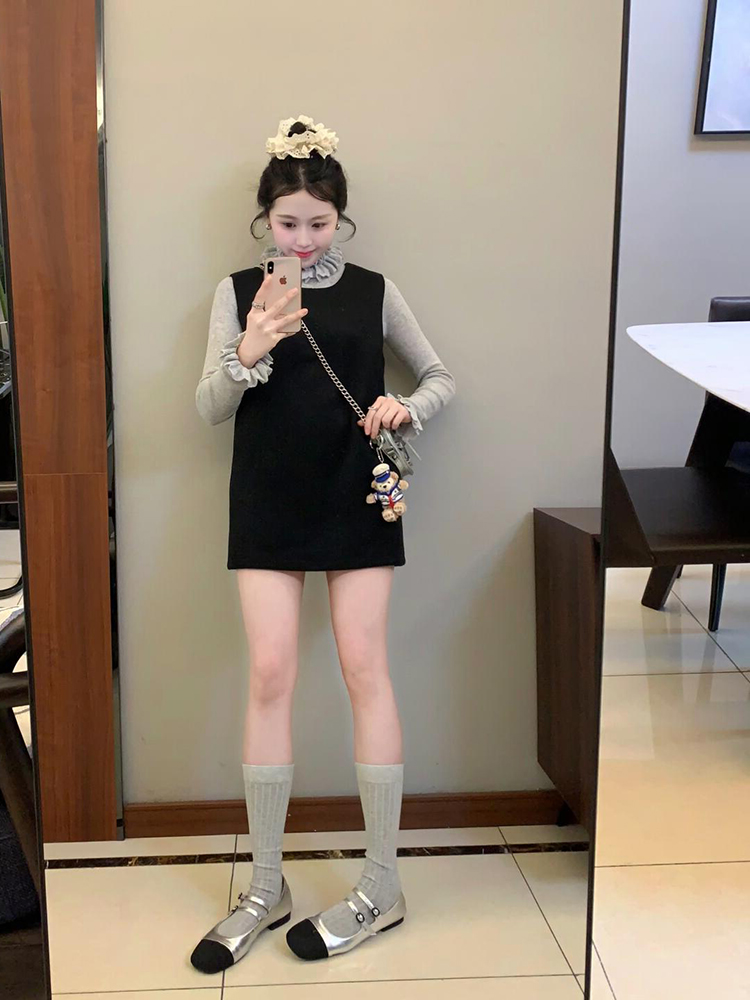 Elegant French-Style Black Wool Vest Dress with Half-High Collar and Lace Knitted Base for Winter Fashion Elegant French-Style Black Wool Vest Dress with Half-High Collar and Lace Knitted Base for Winter Fashion