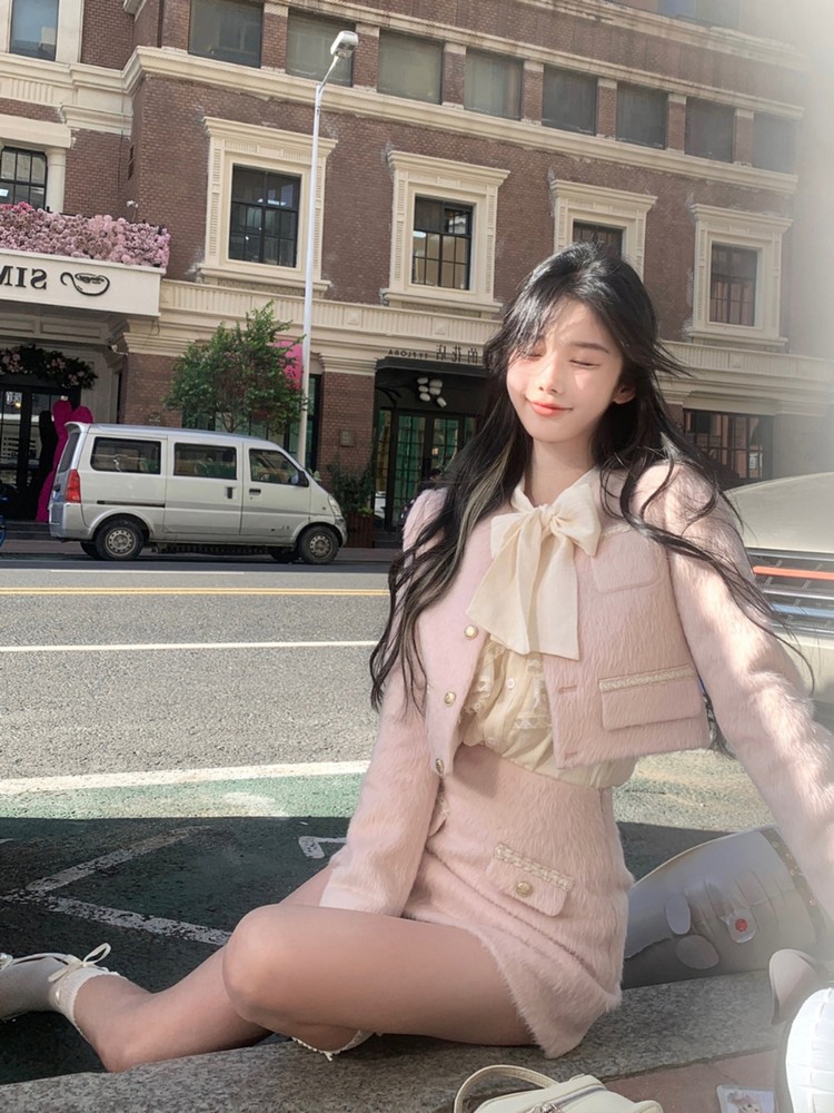 Elegant French-Style Short Jacket for Women - Petite Fit - Spring 2025 Collection - Perfect for Skirt and Shirt Two-Piece Set Elegant French-Style Short Jacket for Women - Petite Fit - Spring 2025 Collection - Perfect for Skirt and Shirt Two-Piece Set