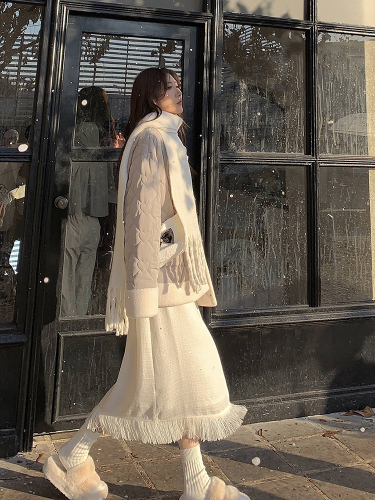 Elegant French Style Spaghetti Strap Dress with Waist-Cinching Design, Long Tassel Detail for Women - Perfect for Spring and Autumn Elegant French Style Spaghetti Strap Dress with Waist-Cinching Design, Long Tassel Detail for Women - Perfect for Spring and Autumn