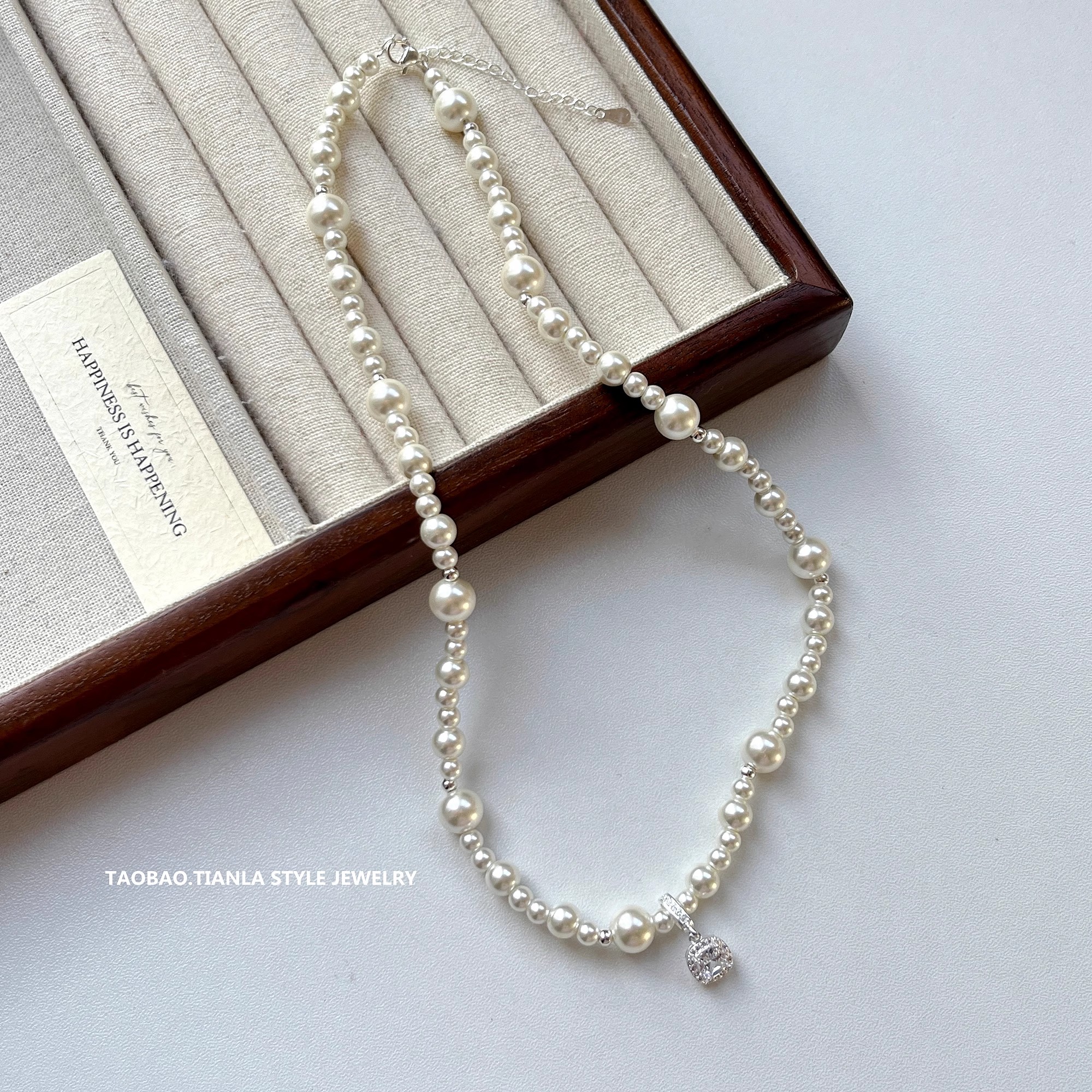 Elegant French Style Sugar Cube Pearl Necklace for Women - Exquisite Light Luxury Clavicle Chain Accessory Elegant French Style Sugar Cube Pearl Necklace for Women - Exquisite Light Luxury Clavicle Chain Accessory