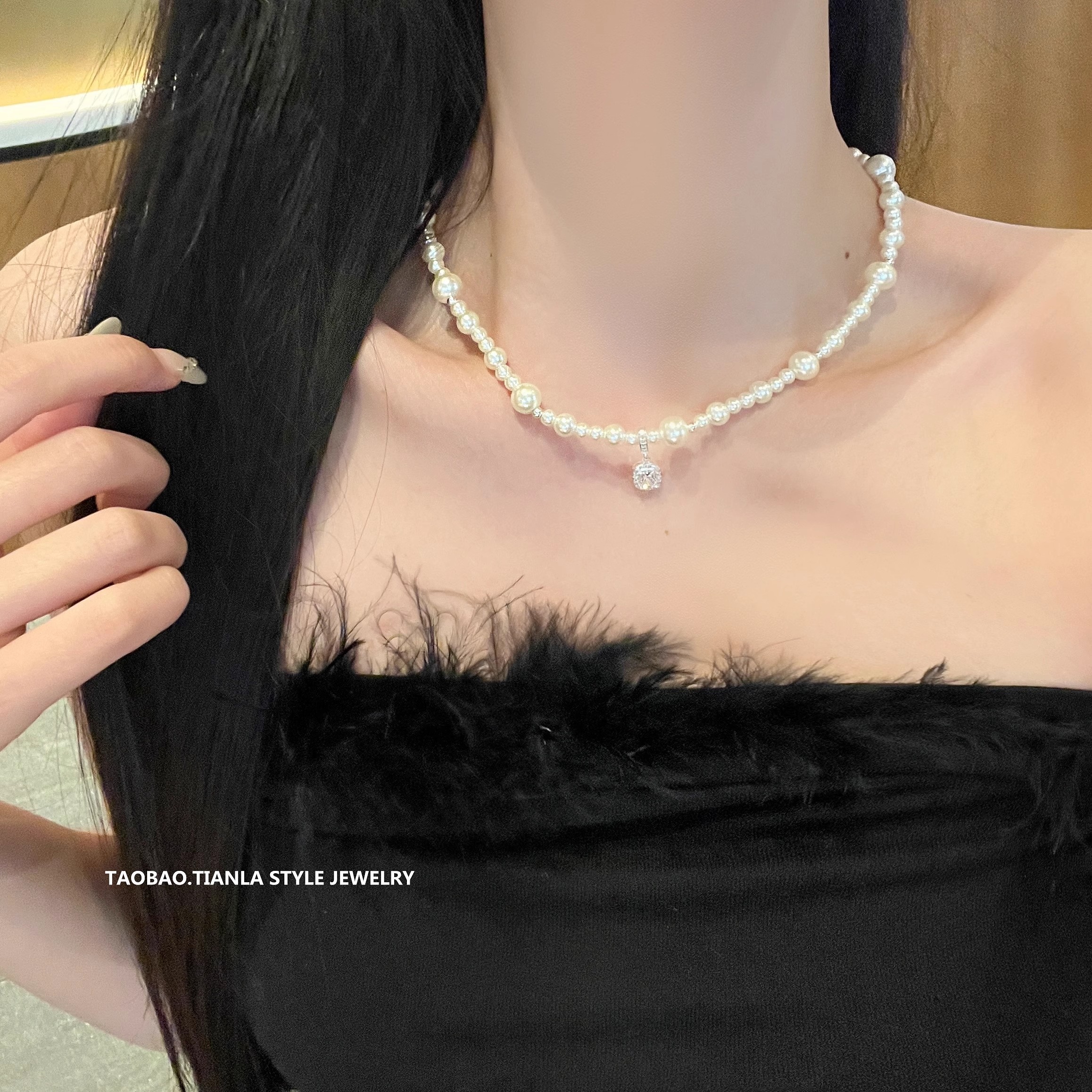 Elegant French Style Sugar Cube Pearl Necklace for Women - Exquisite Light Luxury Clavicle Chain Accessory Elegant French Style Sugar Cube Pearl Necklace for Women - Exquisite Light Luxury Clavicle Chain Accessory