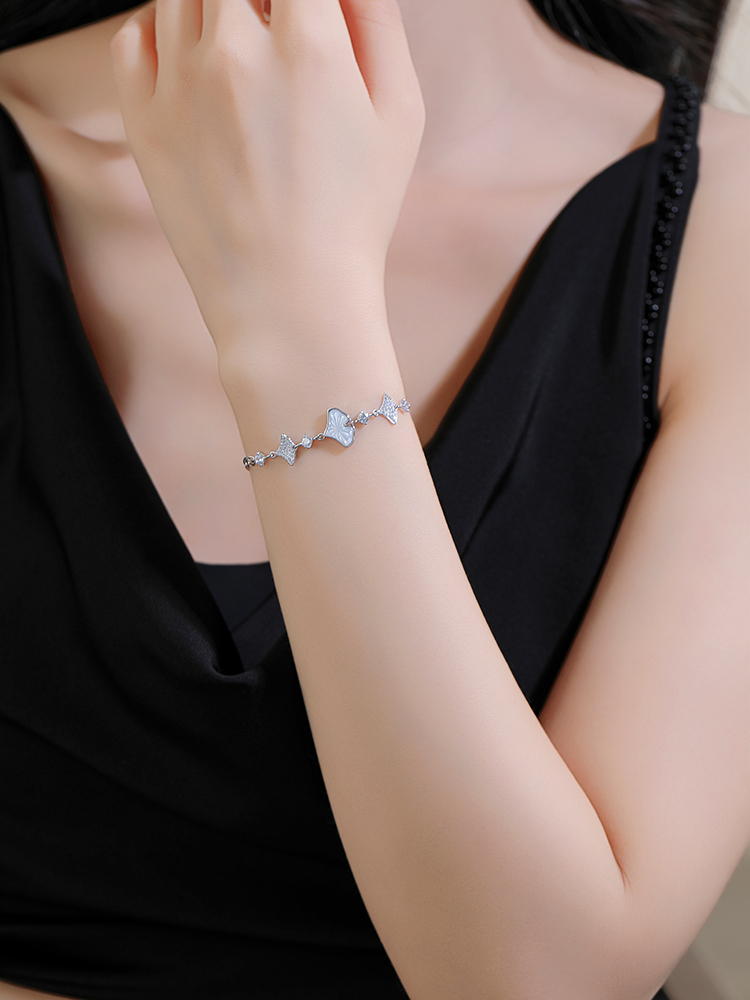 Elegant Ginkgo Leaf S925 Pure Silver Bracelet and Women's Lapel Pin Set, Exquisite Handcrafted Jewelry, Nature-Inspired Accessory Elegant Ginkgo Leaf S925 Pure Silver Bracelet and Women's Lapel Pin Set, Exquisite Handcrafted Jewelry, Nature-Inspired Accessory