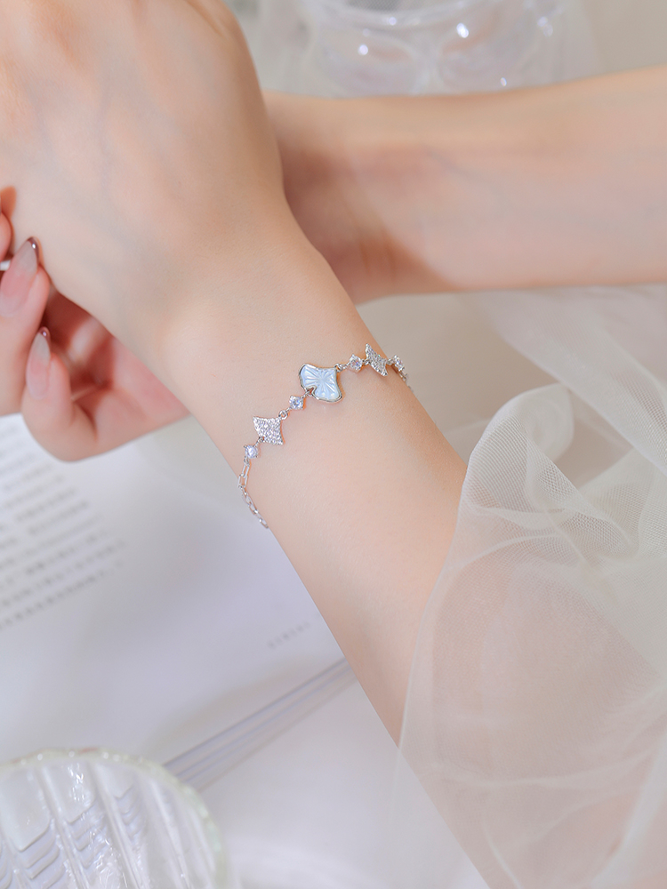 Elegant Ginkgo Leaf S925 Pure Silver Bracelet and Women's Lapel Pin Set, Exquisite Handcrafted Jewelry, Nature-Inspired Accessory Elegant Ginkgo Leaf S925 Pure Silver Bracelet and Women's Lapel Pin Set, Exquisite Handcrafted Jewelry, Nature-Inspired Accessory