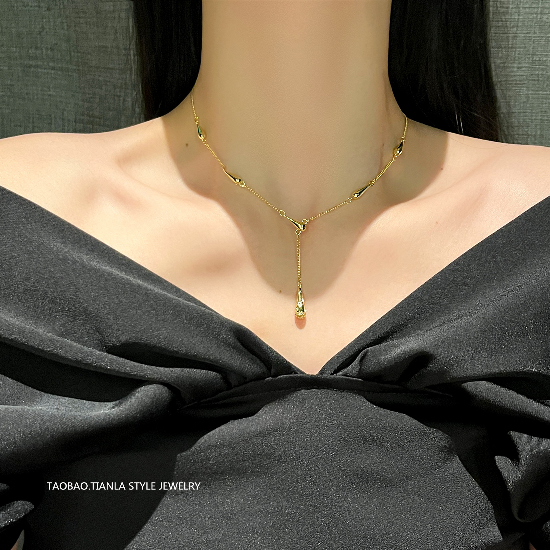 Elegant Gold Water Drop Necklace for Women - 2025 Light Luxury Design, High-End Collarbone Chain, Socialite Style Jewelry Elegant Gold Water Drop Necklace for Women - 2025 Light Luxury Design, High-End Collarbone Chain, Socialite Style Jewelry