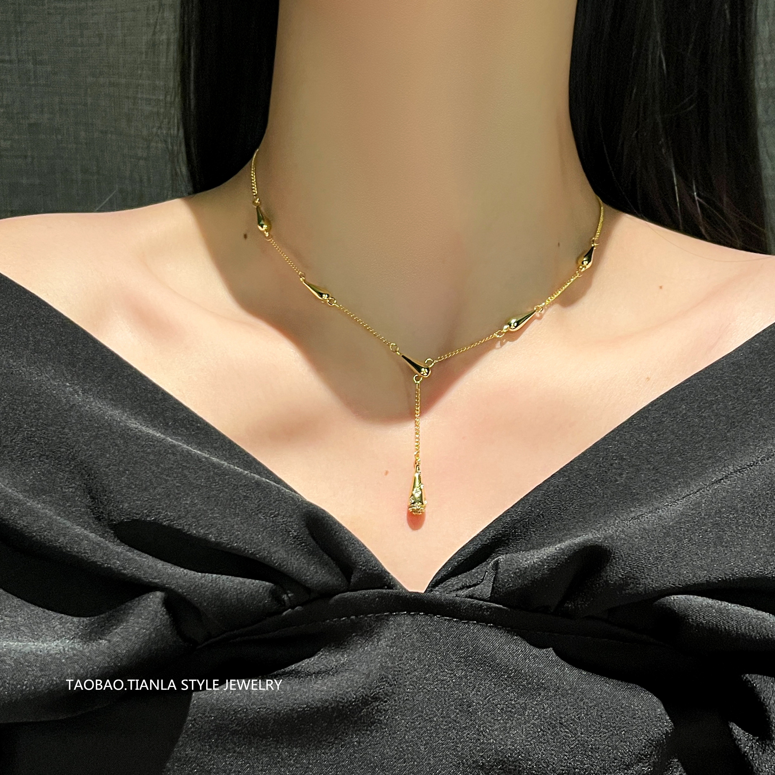 Elegant Gold Water Drop Necklace for Women - 2025 Light Luxury Design, High-End Collarbone Chain, Socialite Style Jewelry