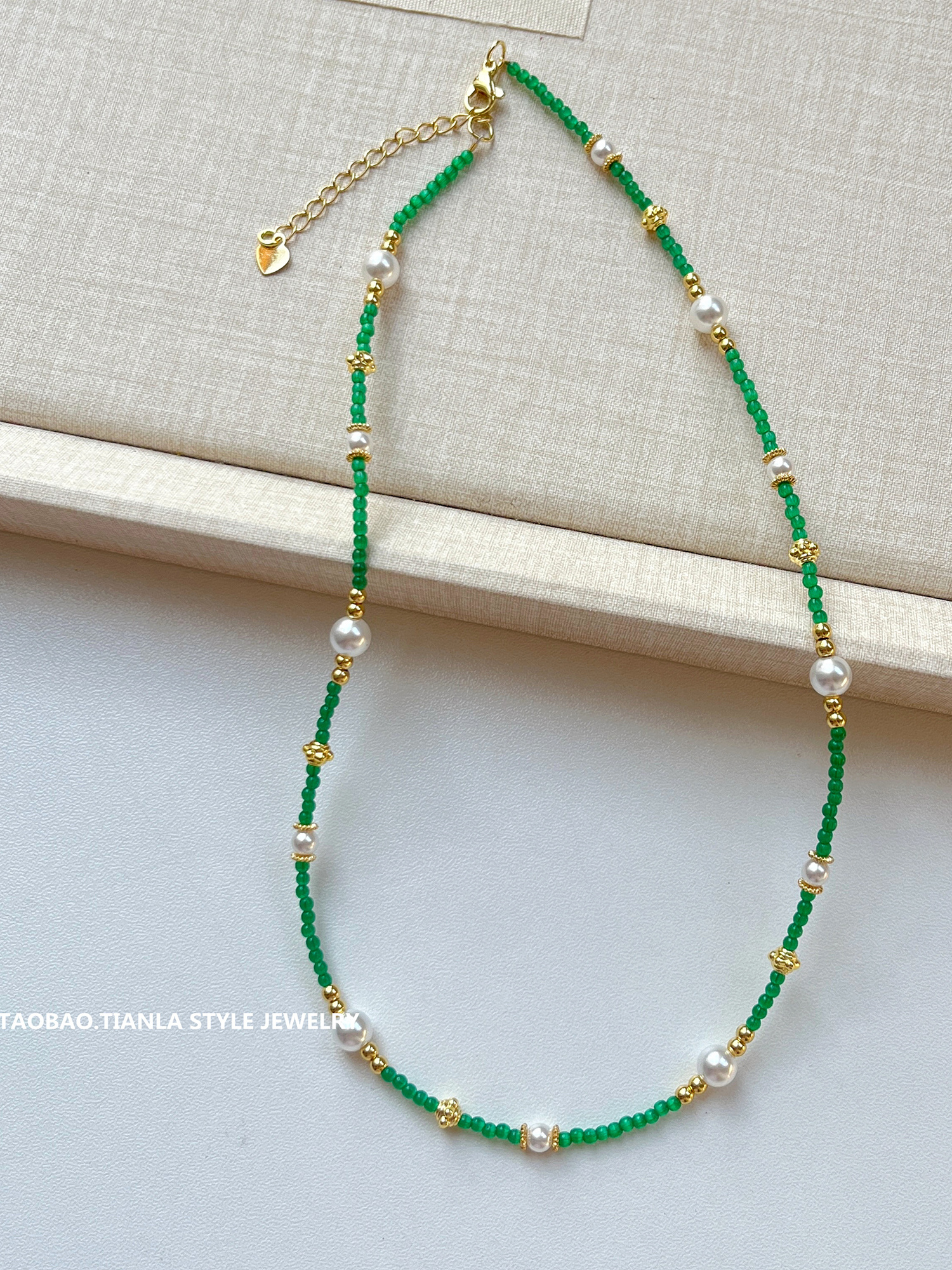 Elegant Green Cat's Eye Stone Pearl Necklace for Women - Versatile Light Luxury Clavicle Chain with Exquisite Millet Beads Elegant Green Cat's Eye Stone Pearl Necklace for Women - Versatile Light Luxury Clavicle Chain with Exquisite Millet Beads