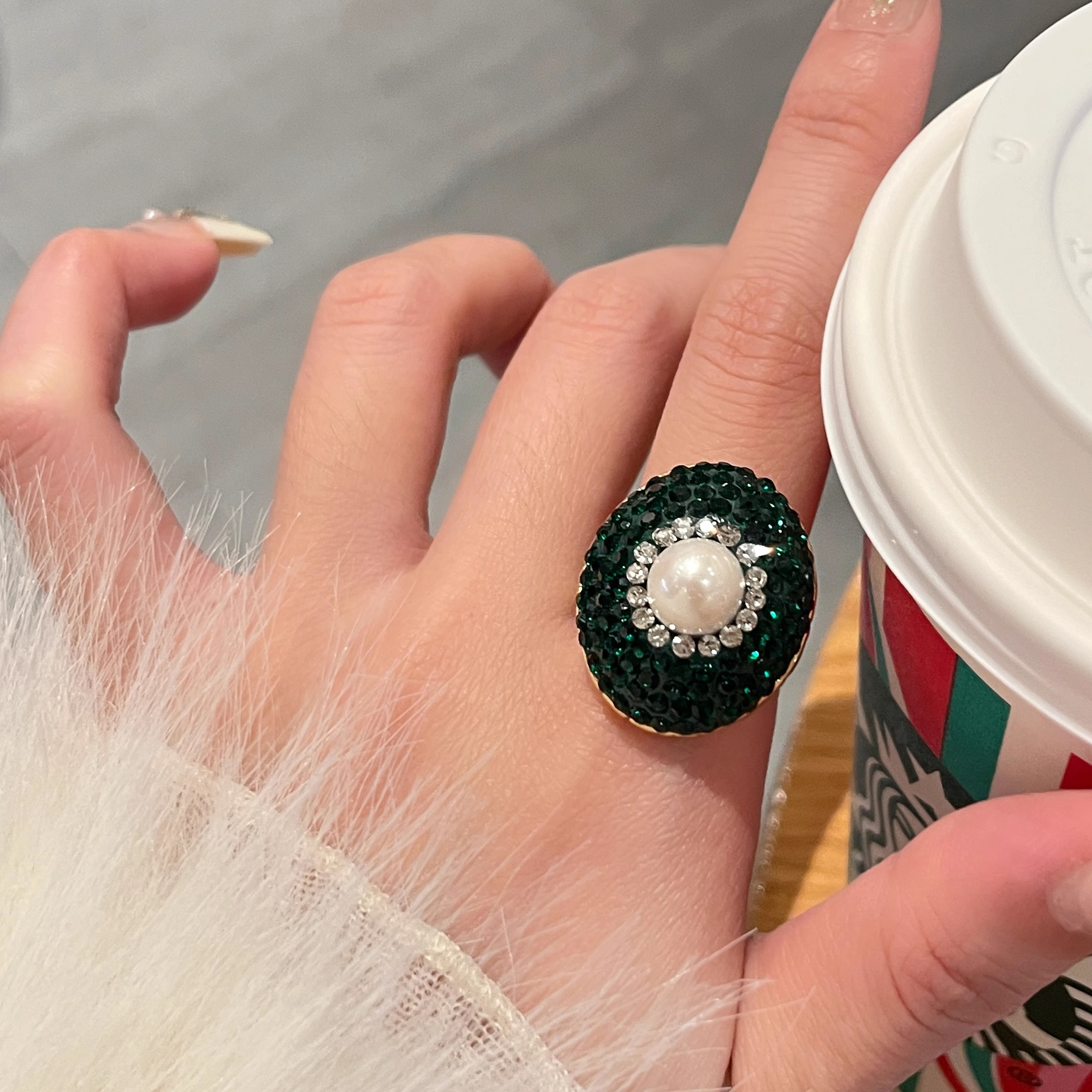 Elegant Green Gemstone Pearl Ring for Women - Unique Light Luxury Design, Trendy Index Finger Accessory, 2025 Fashion Statement.